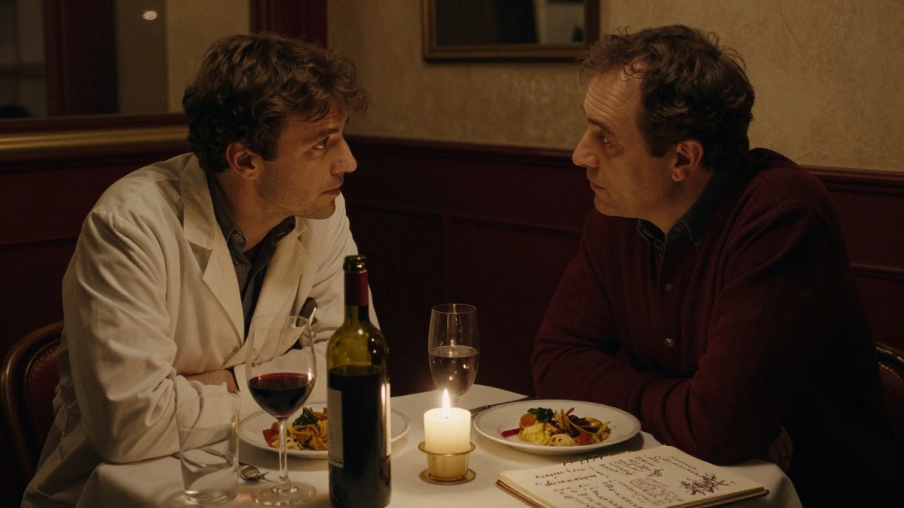 Deux professionnels en dîner intime à Lyon, échangeant en silence près d'une bougie, livres et notes à portée de main.