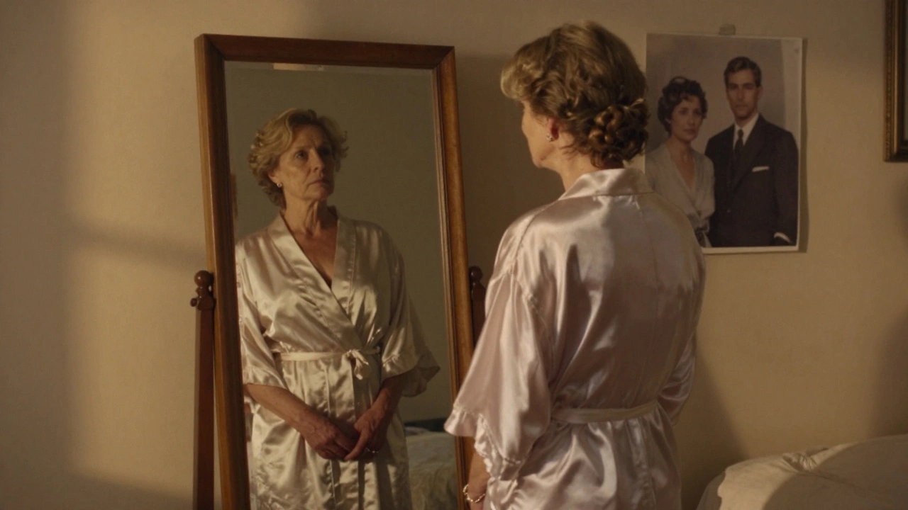 Une femme regardant son reflet dans un miroir, évoquant une version plus jeune d'elle-même.