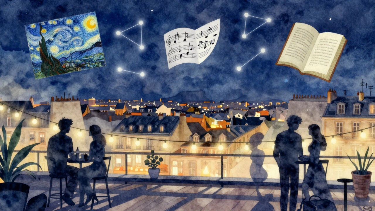 Des silhouettes de couples à Paris sous les lumières d’un toit, entourées d’icônes de passions culturelles.